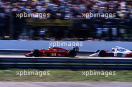 Nigel Mansell (GBR) Ferrari 640 1st position leads Alain Prost (FRA) McLaren MP4/5 Honda 2nd position