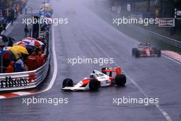Alain Prost (FRA) McLaren MP4/5 Honda 2nd position leads Gerhard Berger (AUT) Ferrari 640