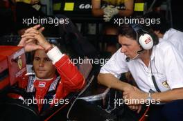 Gerhard Berger (AUT) Ferrari talks with John Barnard (GBR)