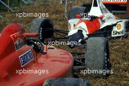 The damages cars of Alain Prost (FRA) Ferrari 641 and Ayrton Senna da Silva (BRA) McLaren MPA/5B Honda behind after the crash at the start