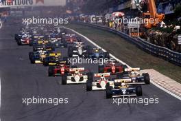 Riccardo Patrese (ITA) Williams FW14 Renault 1st position leads the group at start