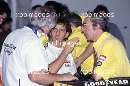 Alain Prost (FRA) Ferrari talks with Claudio Lombardi