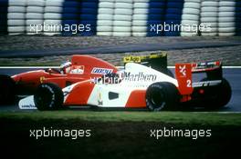 Gerhard Berger (AUT) McLaren MP4/7A Honda battles with Jean Alesi (FRA) Ferrari F92A 3rd position