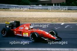 Ivan Capelli (ITA) Ferrari F92A spin
