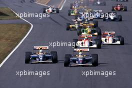 Nigel Mansell (GBR) Williams FW14B Renault leads the group at start