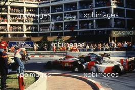 Gerhard Berger (AUT) Ferrari F93A leads Michael Andretti (USA) McLaren MP4/8 Ford Cosworth