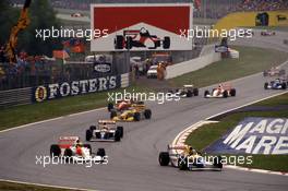 Damon Hill (GBR) Williams FW15C Renault leads Ayrton Senna da Silva(BRA) McLaren MP4/8 Ford Cosworth at Tosa corner