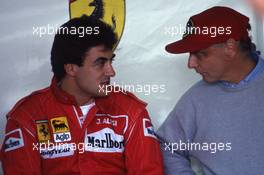 Jean Alesi (FRA) Ferrari talks with Niki Lauda (AUT)