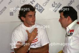Ayrton Senna da Silva (BRA) McLaren talks with engineer Giorgio Ascanelli