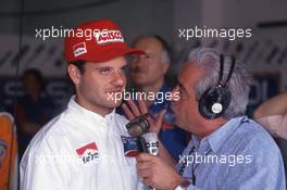 Rubens Barrichello (BRA) Jordan talks with Rai journalist Ezio Zermiani during a interview after the crash