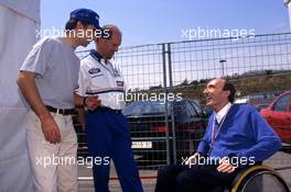 Damon Hill (GBR) Williams talks with Adrian Newey (GBR) and Frank Williams (GBR)