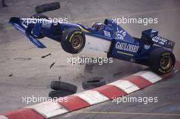 Olivier Panis (FRA) Ligier JS43 Mugen Honda Equipe Ligier Gitanes Blondes crash