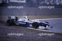 Damon Hill (GBR) Williams FW18 Renault Rothmans Williams Renault spin