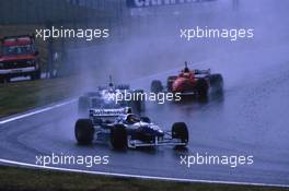 Jacques Villeneuve (CDN) Williams FW18 Renault Rothmans Williams Renault 3rd position during a pit stop