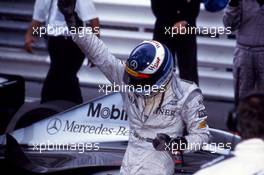 Mika Hakkinen (FIN) McLaren Mercedes 1st position celebrates victory