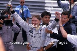 Mika Hakkinen (FIN) McLaren Mercedes 1st position celebrates victory with Paquale Lattuneddu
