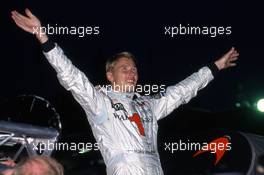 Mika Hakkinen (FIN) McLaren Mercedes 1st position celebrates world champion victory