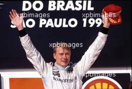 Mika Hakkinen (FIN) McLaren Mercedes 1st position celebrates podium