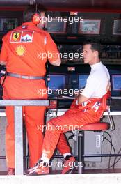 25.08.2000 Spa, Belgien, Michael Schumacher und Ross Brawn heute beim Freien Training zum Formel 1 Grand Prix von Belgien in Spa.  c xpb.cc