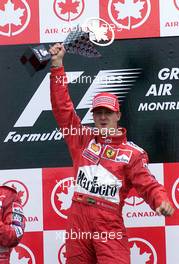 18.06.2000 Montreal, Kanada,  Michael Schumacher, Ferrari jubelt nach seinem Sieg heute beim Formel 1 Grand Prix von Kanada in Montreal. c xpb.cc