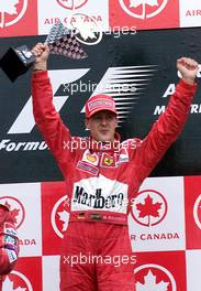 18.06.2000 Montreal, Kanada,  Michael Schumacher, Ferrari jubelt nach seinem Sieg heute beim Formel 1 Grand Prix von Kanada in Montreal. c xpb.cc