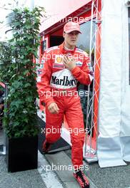 28.07.2000 Hockenheim, Deutschland, Michael Schumacher, Ferrari auf dem Weg zum 1. Freien Training zum Formel 1 Grand Prix von Deutschland in Hockenheim. c xpb.cc