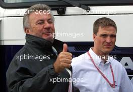 28.07.2000 Hockenheim, Deutschland, Manager Willy Weber und Ralf Schumacher heute beim 1. Freien Training zum Formel 1 Grand Prix von Deutschland in Hockenheim. c xpb.cc