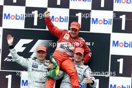 30.07.2000 Hockenheim, Deutschland, Mika Hakkinen, McLaren, Rubens Barrichello, Ferrari und David Coulthard, Ferrari heute auf dem Podium beim Formel 1 Grand Prix von Deutschland in Hockenheim.   c xpb.cc