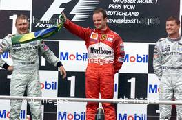 30.07.2000 Hockenheim, Deutschland, Rubens Barrichello mit der brailienischen Flagge gestern nach seinem Sieg beim Formel 1 Grand Prix von Deutschland in Hockenheim.  c xpb.cc