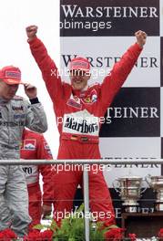 21.05.2000 NYrburgring, Deutschland, Jubel Michael Schumacher nach seinem Sieg beim Formel 1 Grand Prix von Europa heute auf dem NYrburgring.  c xpb.cc