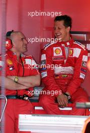 30.06.2000 Magny Cours, Frankreich, Michael Schumacher heute in der Box beim Freien Training zum Formel 1 GP von Frankreich in Magny Cours. c xpb.cc