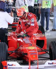 12.08.2000 Budapest, Ungarn,  Michael Schumacher heute nach der schnellsten Zeit im Qualifying zum Formel 1 Grand Prix von Ungarn in Budapest. c xpb.cc