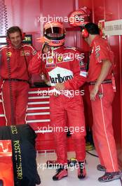 08.09.2000 Monza, Italien, Michael Schumacher in der Ferrari-Box heute beim Freien Training zum Formel 1 Grand Prix von Italien in Monza.  c xpb.cc