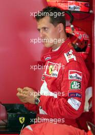 08.09.2000 Monza, Italien, Michael Schumacher in der Ferrari-Box heute im 1.Freien Training zum Formel 1 Grand Prix von Italien in Monza. c xpb.cc