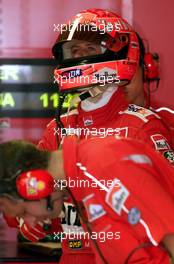 08.09.2000 Monza, Italien, Michael Schumacher in der Ferrari-Box heute im 1.Freien Training zum Formel 1 Grand Prix von Italien in Monza. c OnlineSport