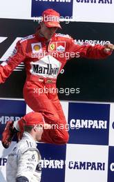 10.09.2000 Monza, Italien, Michael Schumacher jubelt nach seinem Sieg beim Formel 1 Grand Prix von Italien in Monza. c xpb.cc