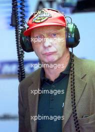 02.03.2001 Melbourne, Australien, Jaguar-Renndirektor Niki Lauda am Freitag beim Freien Training zum Formel 1 Grand Prix im australischen Melbourne. c xpb.cc