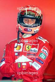 02.03.2001 Melbourne, Australien, Michael Schumacher in der Ferrari-Box beim Freien Training zum Formel 1 Grand Prix im australischen Melbourne. c xpb.cc