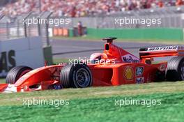 02.03.2001 Melbourne, Australien, Michael Schumacher im Ferrari am Freitag beim Freien Training zum Formel 1 Grand Prix im australischen Melbourne. c xpb.cc