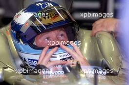 02.03.2001 Melbourne, Australien, Mika Hakkinen im McLaren-Mercedes am Freitag beim Freien Training zum Formel 1 Grand Prix im australischen Melbourne. c xpb.cc