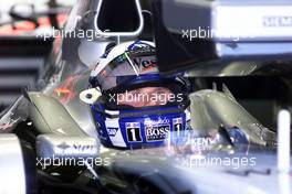 03.03.2001 Melbourne, Australien, David Coulthard in der McLaren-Mercedes-Box beim Qualifying zum Formel 1 Grand Prix im australischen Melbourne. c xpb.cc