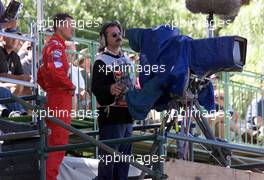 03.03.2001 Melbourne, Australien, Michael Schumacher am Samstag nach einem Ausrutscher von der Strecke beim Qualifying zum Formel 1 Grand Prix im australischen Melbourne. c xpb.cc