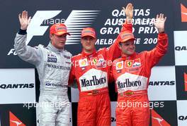 04.03.2001 Melbourne, Australien, David Coulthard, Michael Schumacher und Rubens Barrichello bei Siegerehrung heute nach Schumachers Sieg beim Formel 1 Grand Prix im australischen Melbourne. c xpb.cc