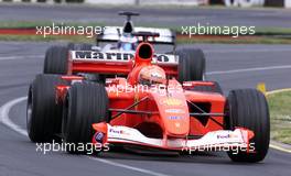 04.03.2001 Melbourne, Australien, Michael Schumacher (Ferrari) vor David Coulthard (McLaren) heute beim Formel 1 Grand Prix im australischen Melbourne. c xpb.cc