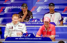 01.03.2001 Melbourne, Australien, Mika Hakkinen (McLaren), Juan Pablo Montoya (BMW-Wiiliams) , Michael Schumacher (Ferrari) und Bobby Rahal (Jaguar) heute bei Pressekonferenz zur neuen Formel 1 Saison im australischen Melbourne. c xpb.cc