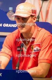 01.03.2001 Melbourne, Australien, Michael Schumacher (Ferrari) heute bei Pressekonferenz zur neuen Formel 1 Saison im australischen Melbourne. c xpb.cc
