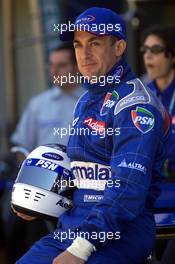 28.02.2001 Melbourne, Australien, F1-Pilot Jean Alesi am Mittwoch bei PrSsentation des neuen Formel 1 Prost AP04 in der Boxengasse der Formel 1 Strecke im australischen Melbourne.  c xpb.cc