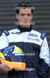 28.02.2001 Melbourne, Australien, F1-Pilot Tarso Marques bei PrSsentation des neuen Formel 1 Minardi vor dem ParlamentsgebSude im australischen Melbourne. c xpb.cc