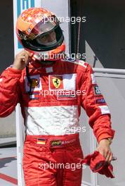 30.06.2001 Magny Cours, Frankreich, Michael Schumacher im Ferrari am Samstag (30.06.2001) beim Training zum Formel 1 Grand Prix von Frankreich. c xpb.cc