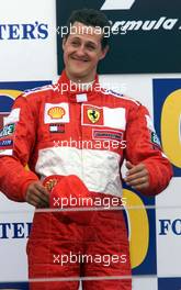 15.07.2001 Silverstone, GB, Michael Schumacher bei Siegerehrung nach Hakkinens Sieg am Sonntag (15.07.2001) beim Formel 1 Grand Prix von England in Silverstone. c xpb.cc